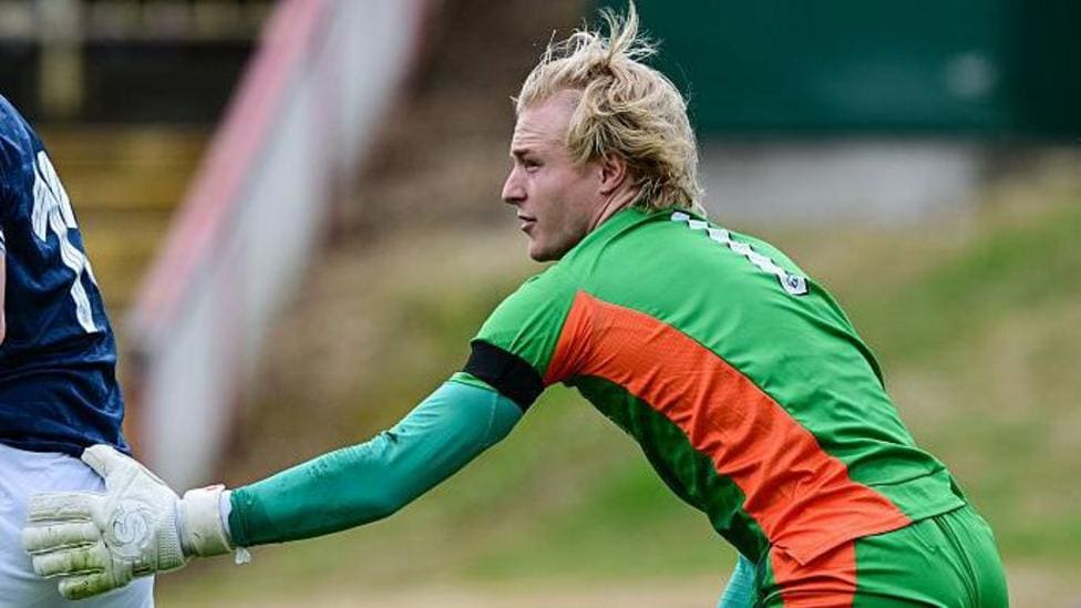 Keeper Desbois reunited with Elliot at Carlisle — Gateshead news photo (BBC Tyne & Wear)